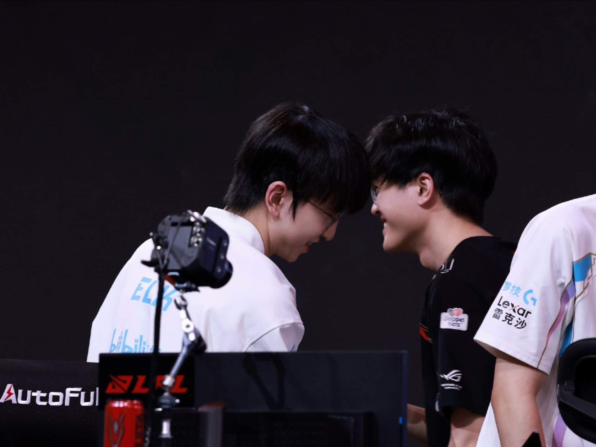 BLG险胜SHR，Mickey惊艳世界