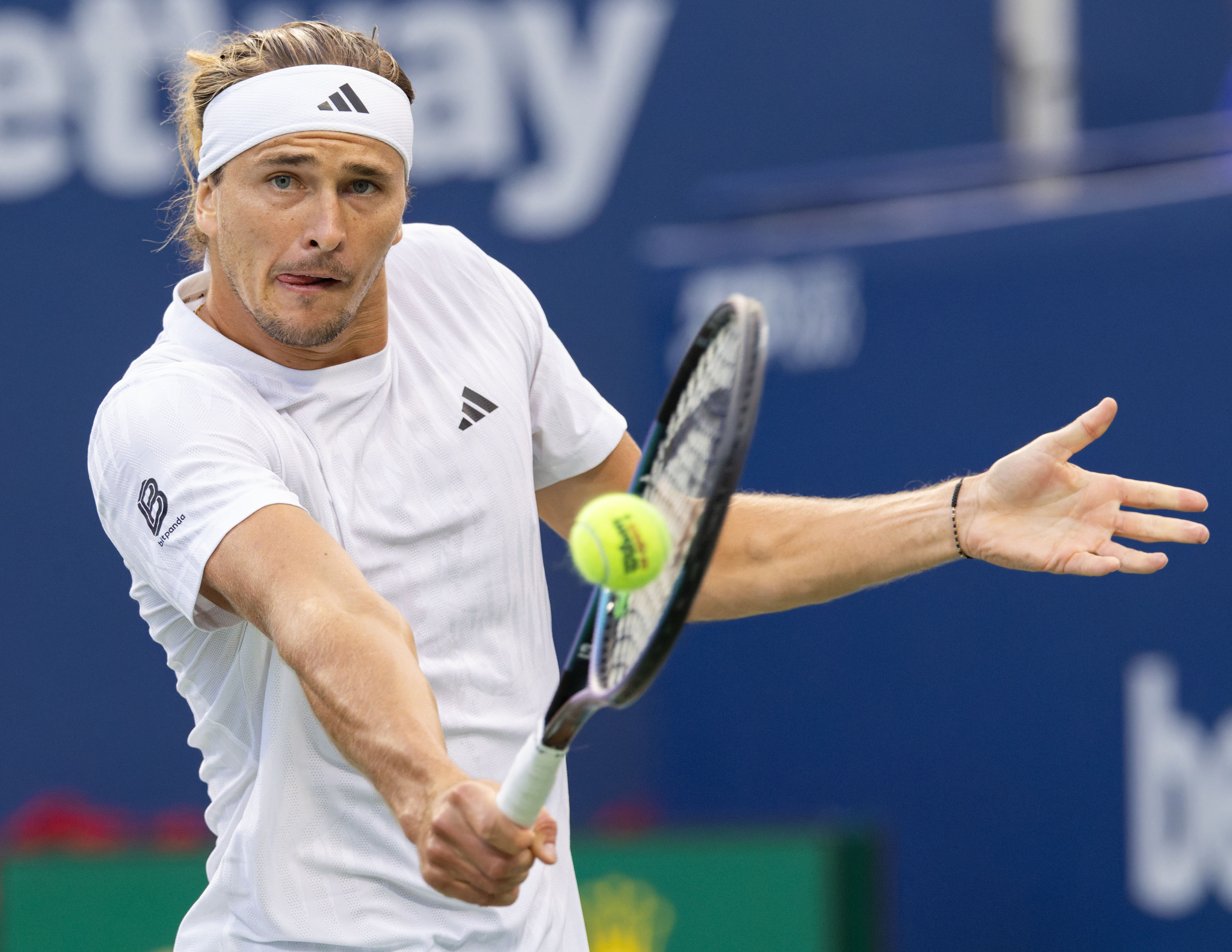 西班牙网球队逆转美国网球队，兹维列夫打破历史纪录的简单介绍