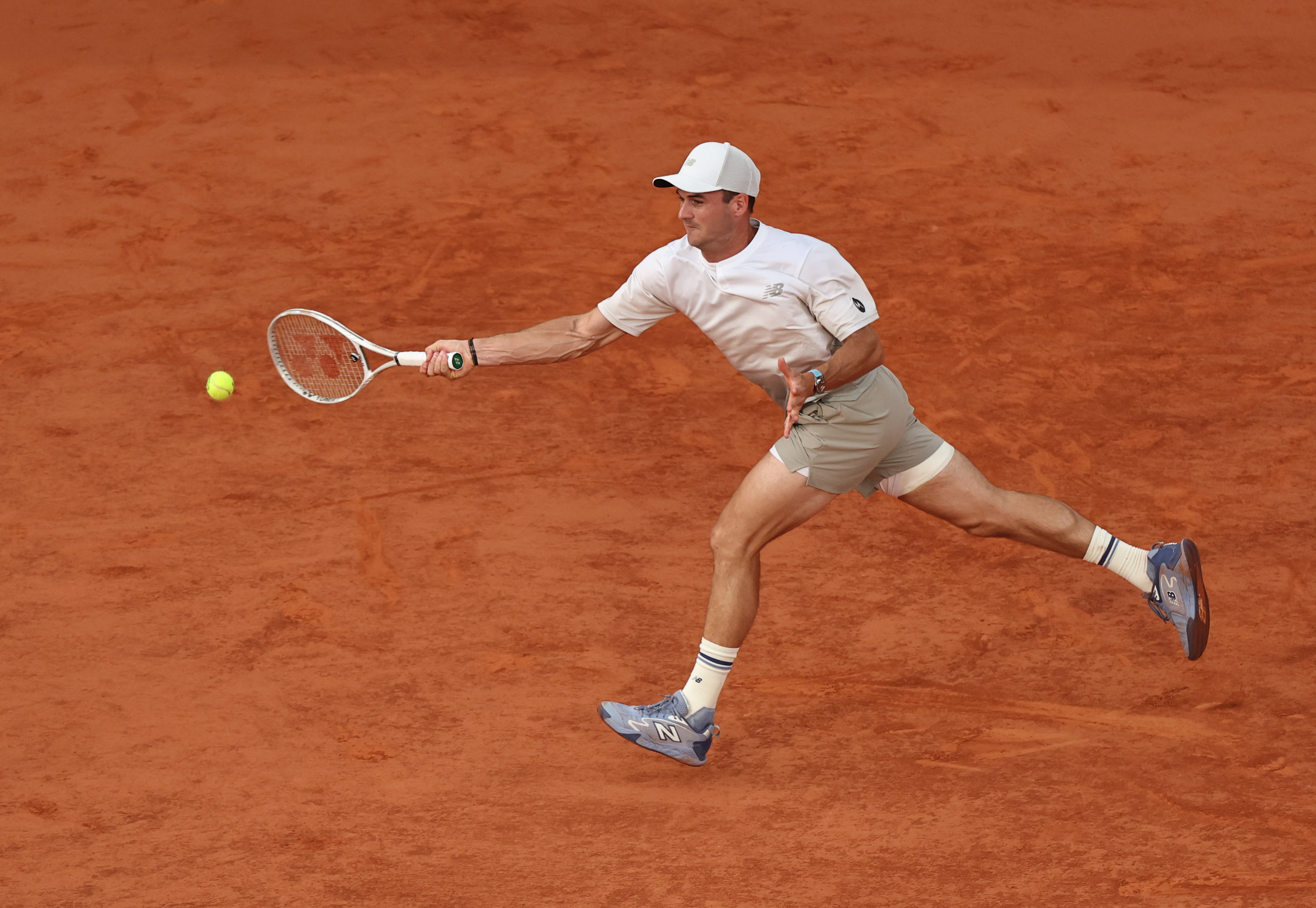 关于法国网球队鏖战西班牙网球队，阿尔卡拉斯绝境逆转的信息