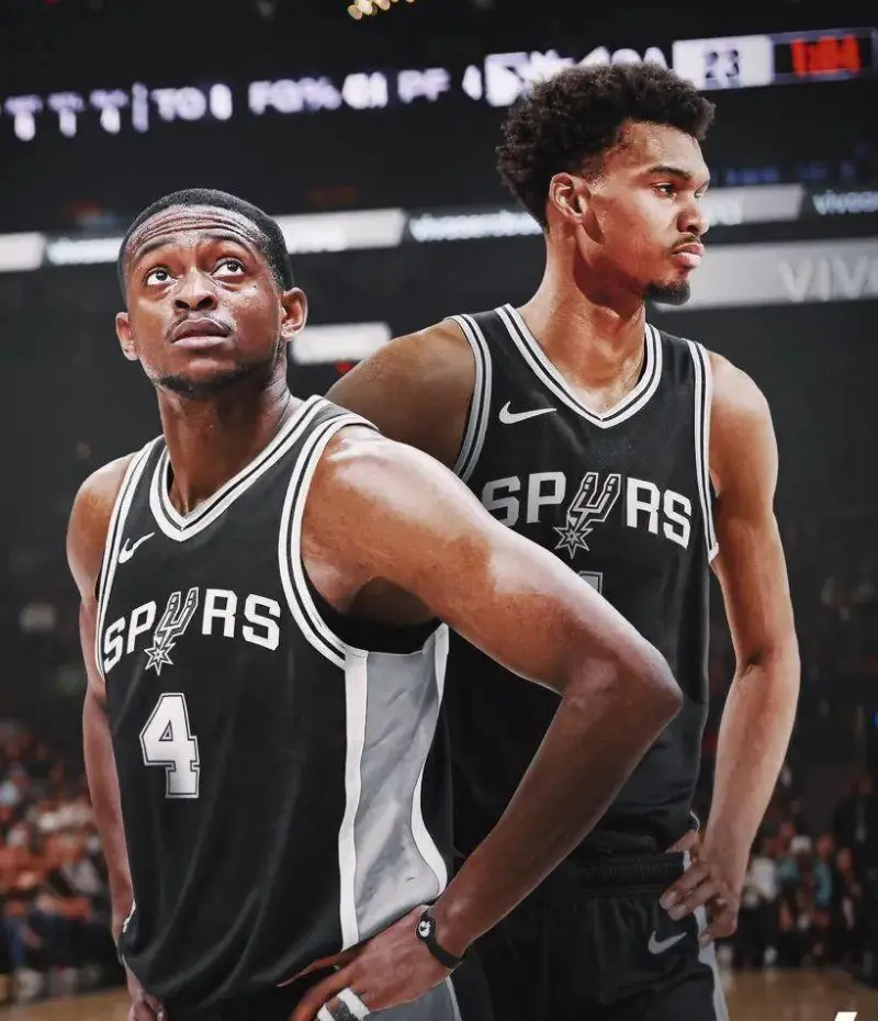 包含马刺轻取篮网,福克斯状态火热的词条 包含马刺轻取篮网,福克斯状态火热的词条