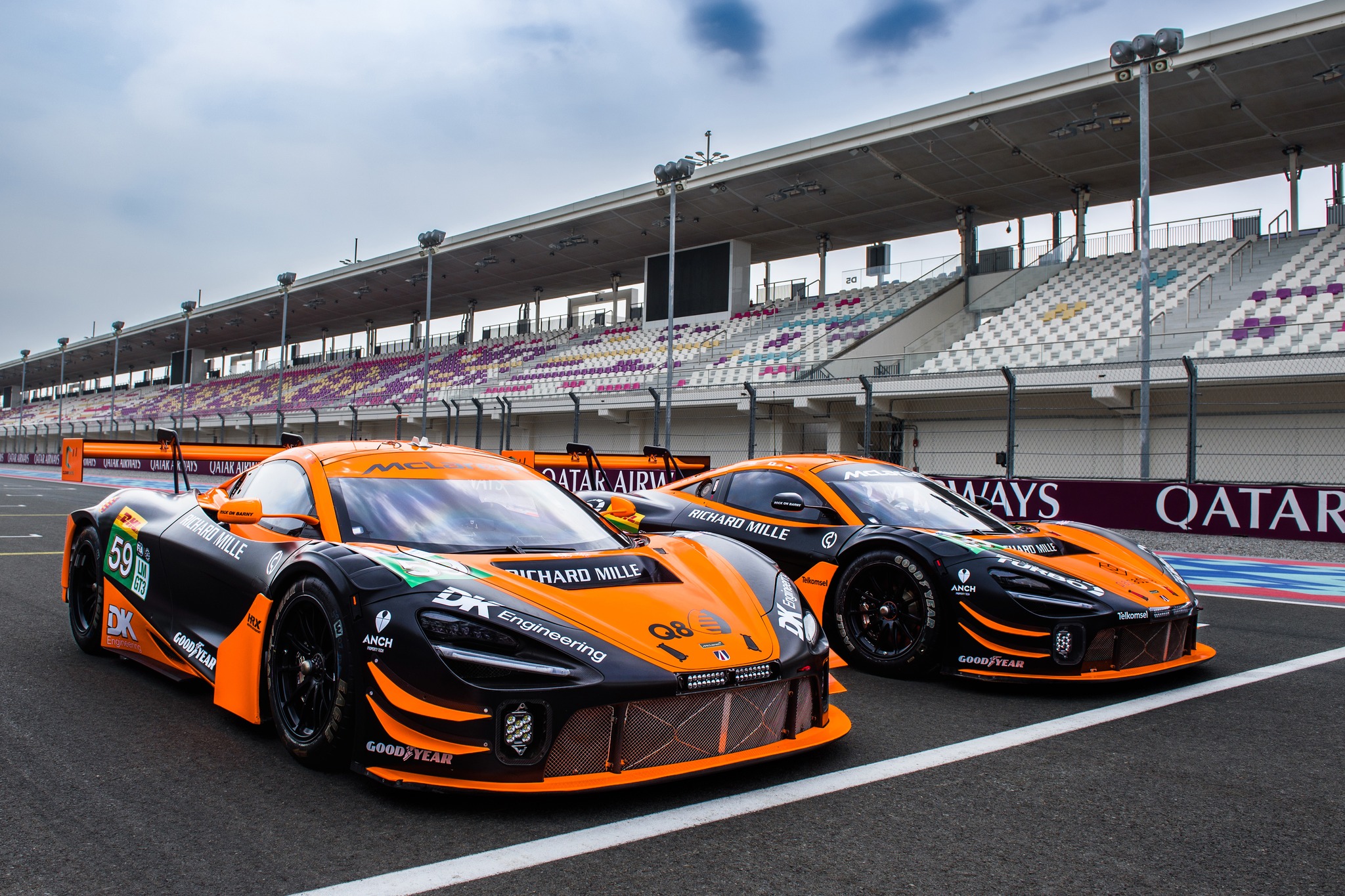 梅赛德斯横扫迈凯伦，拉塞尔点燃赛场