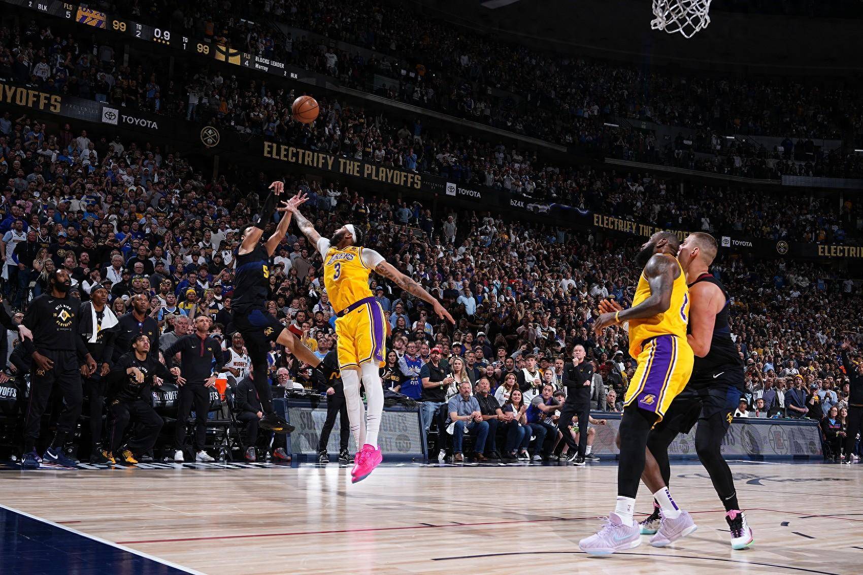 青岛队横扫太阳，詹姆斯惊艳四座