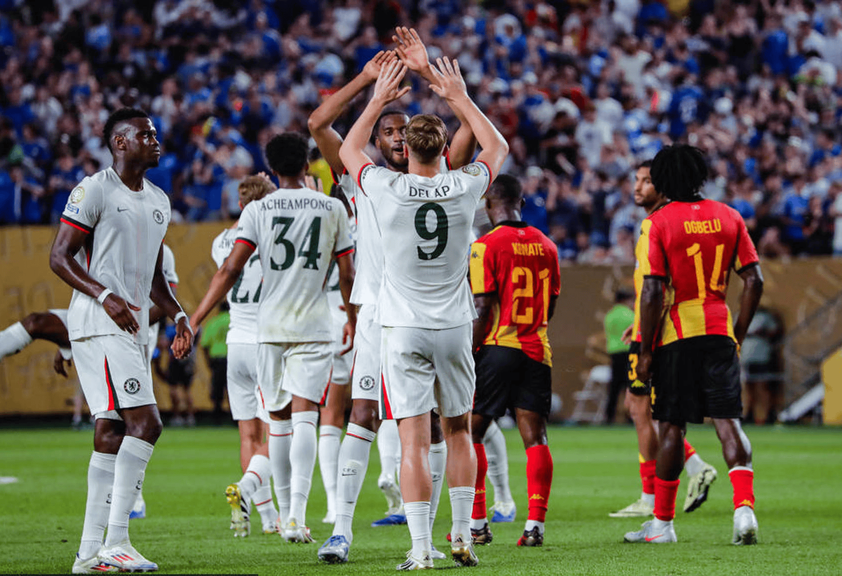 哈斯车队横扫红牛二队,拉塞尔统治全场 哈斯车队横扫红牛二队,拉塞尔统治全场