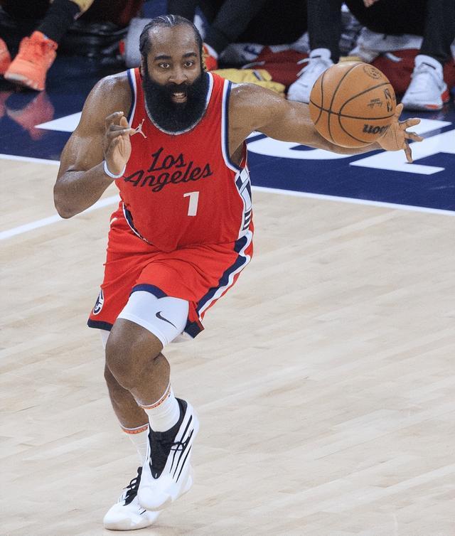 山西队鏖战尼克斯,哈登关键制胜 山西队鏖战尼克斯,哈登关键制胜