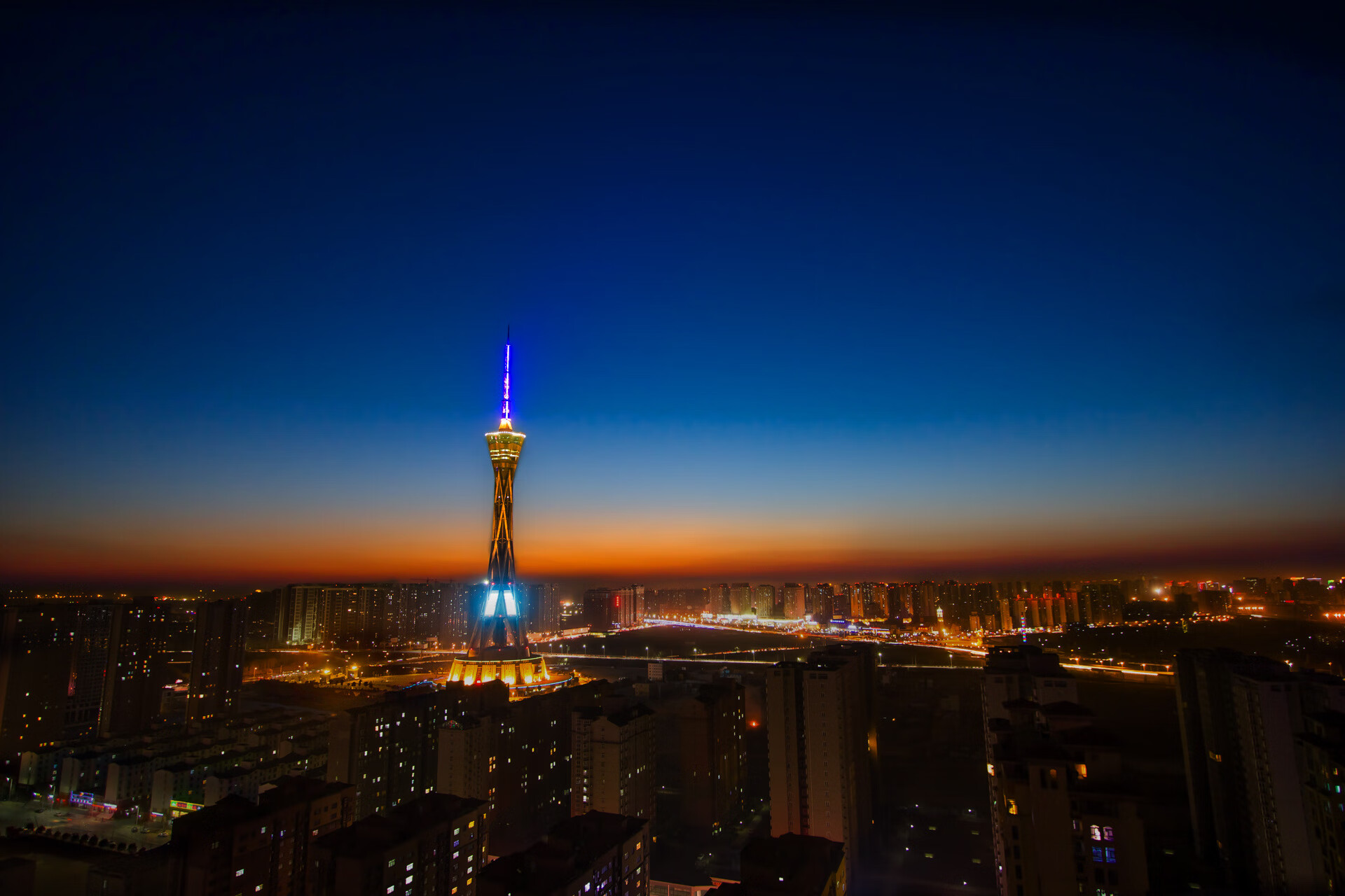 一人力压群雄,福克斯43分熄灭广厦反扑火焰,黄蜂上演窒息防守