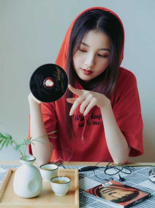 双重压制,苏亚雷斯高光破局,比利亚雷亚尔全面压制沙特劲旅